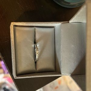 Past present future ring. Size 9. White gold.